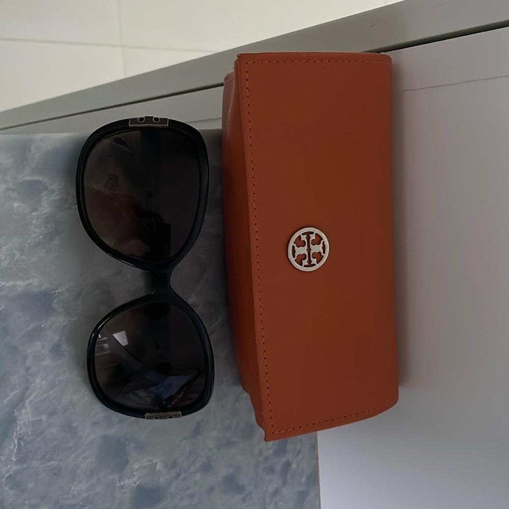 Tory Burch women’s sunglasses! Small discoloration in lenses